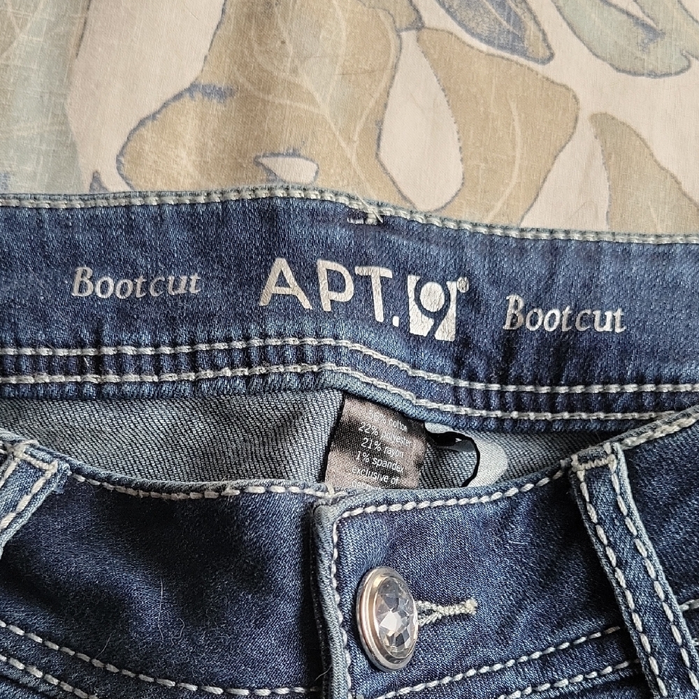 Apt. 9 Women's Flare Jeans in Blue with Embellished Pockets. - Picture 6 of 11